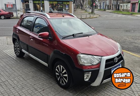 Autos - Toyota ETIOS XLS CROSS 1.5 N 2014 Nafta 130000Km - En Venta
