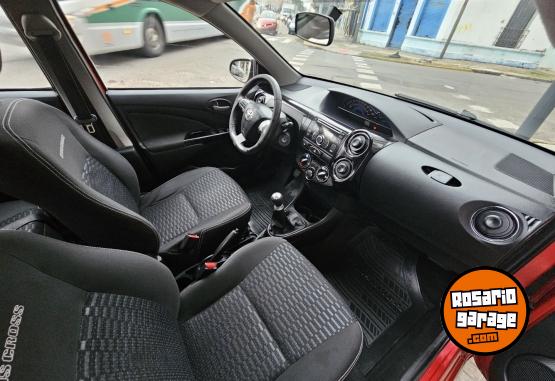 Autos - Toyota ETIOS XLS CROSS 1.5 N 2014 Nafta 130000Km - En Venta