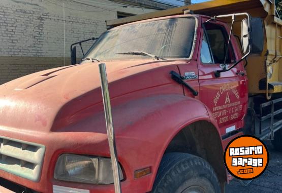 Camiones y Grúas - Camion Ford 14000 - Volcador - En Venta