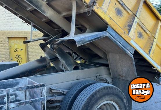 Camiones y Grúas - Camion Ford 14000 - Volcador - En Venta