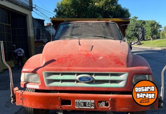 Camiones y Grúas - Camion Ford 14000 - Volcador - En Venta