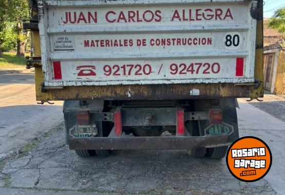 Camiones y Grúas - Camion Ford 14000 - Volcador - En Venta
