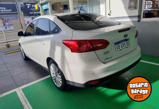 Autos - Ford Focus Se Plus Automtico 2017 Nafta 71800Km - En Venta