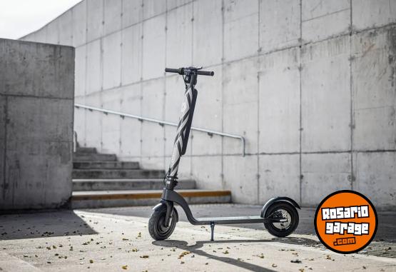 Otros - MONOPATIN ELECTRICO EMBLEM RENAULT R10 350W USADO PERFECTO ESTADO CON CAJA Y ACCESORIOS - En Venta