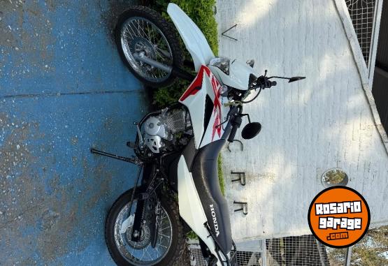 Motos - Honda XR 150cc 2024 Nafta 2000Km - En Venta