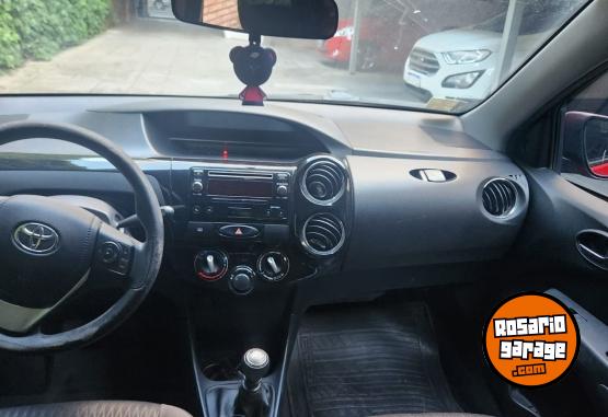 Autos - Toyota Etios XS 2016 Nafta 125000Km - En Venta