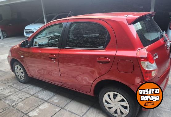 Autos - Toyota Etios XS 2016 Nafta 125000Km - En Venta