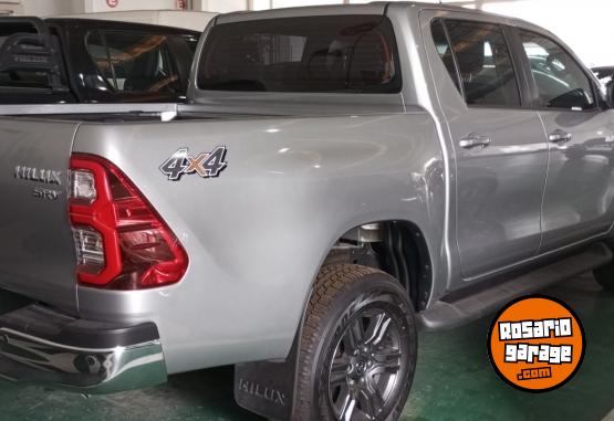 Camionetas - Toyota Hilux SRV 4X4 MANUAL 2023 Diesel 10Km - En Venta