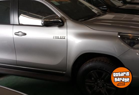 Camionetas - Toyota Hilux SRV 4X4 MANUAL 2023 Diesel 10Km - En Venta