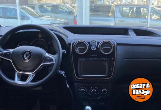 Utilitarios - Renault Kangoo 2024 Nafta 34000Km - En Venta