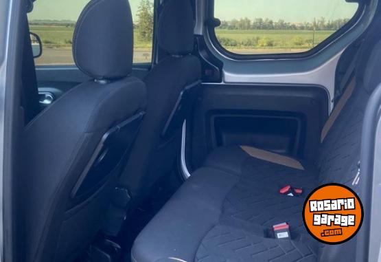 Utilitarios - Renault Kangoo 2024 Nafta 34000Km - En Venta