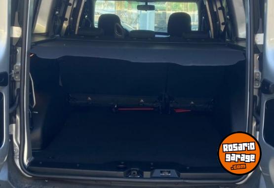 Utilitarios - Renault Kangoo 2024 Nafta 34000Km - En Venta