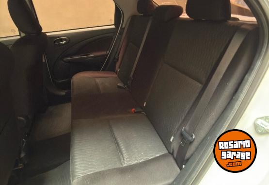 Autos - Toyota Etios xls 2021 Nafta 218000Km - En Venta
