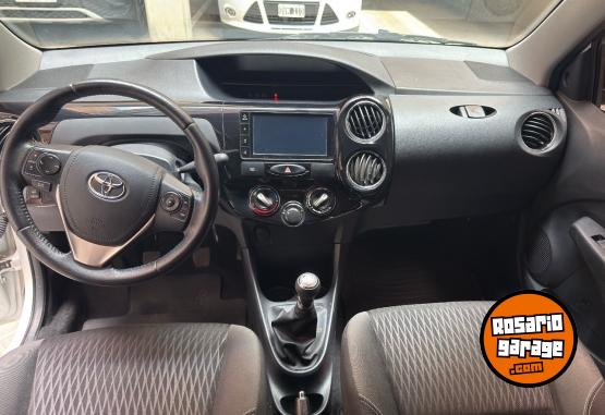 Autos - Toyota Etios xls 2021 Nafta 218000Km - En Venta