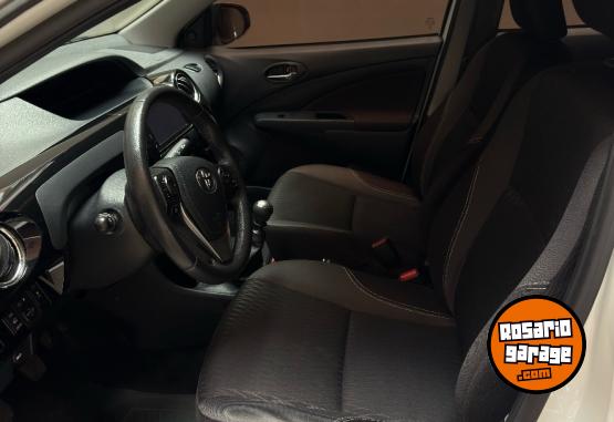 Autos - Toyota Etios xls 2021 Nafta 218000Km - En Venta