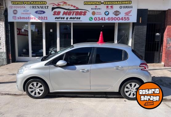 Autos - Peugeot 208 2014 Nafta 130000Km - En Venta