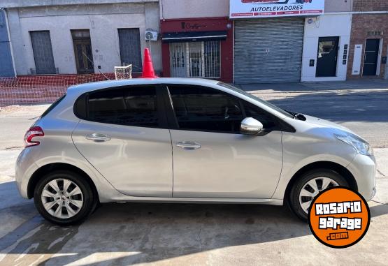 Autos - Peugeot 208 2014 Nafta 130000Km - En Venta