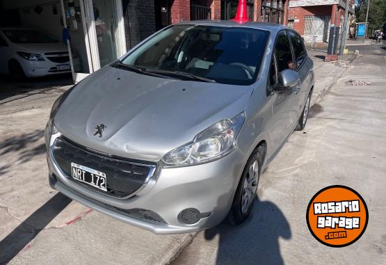 Autos - Peugeot 208 2014 Nafta 130000Km - En Venta