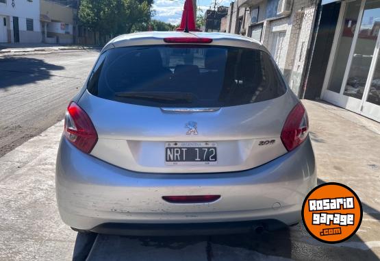 Autos - Peugeot 208 2014 Nafta 130000Km - En Venta
