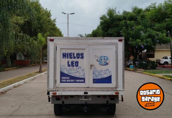 Utilitarios - Ford Furgón 2009 Nafta 111111Km - En Venta