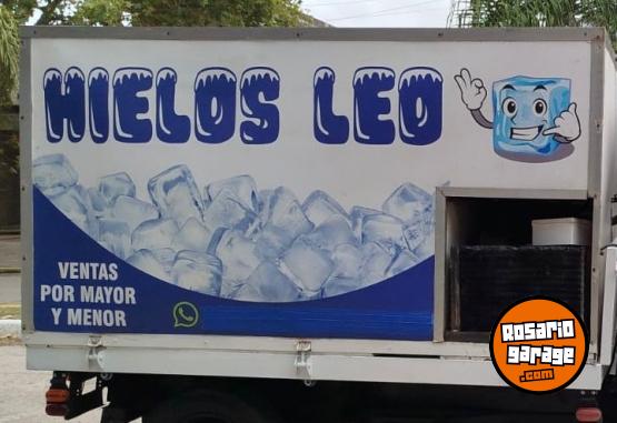 Utilitarios - Ford Furgón 2009 Nafta 111111Km - En Venta