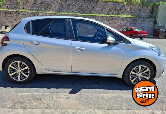Autos - Peugeot 208 Allure 2017 Nafta 52000Km - En Venta
