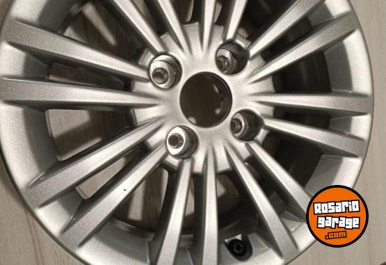 Accesorios para Autos - Cubierta y llanta original Peugeot 208 - En Venta