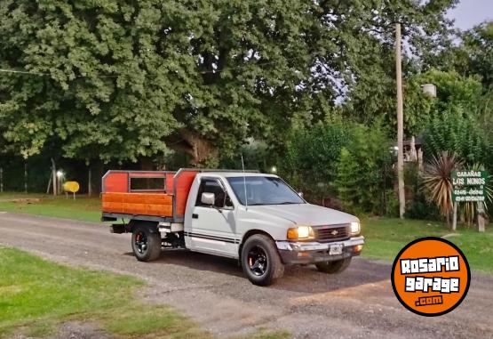 Camiones y Gr�as - Luv 2.5 aspirado - En Venta