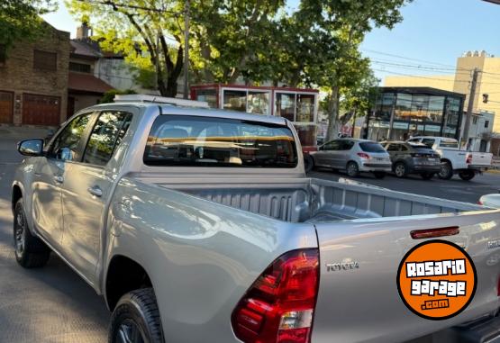 Camionetas - Toyota HILUX SR 2025 Diesel 1Km - En Venta