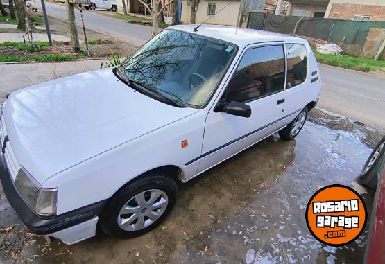 Autos - Peugeot 205 gl 1998 Nafta 228000Km - En Venta