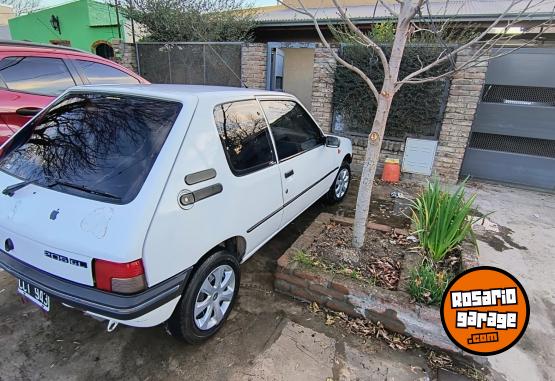 Autos - Peugeot 205 gl 1998 Nafta 228000Km - En Venta