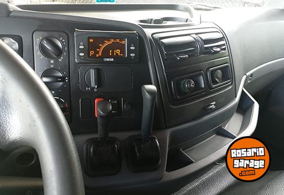 Camiones y Grúas - Mercedes Benz Axor 1933 S 36 - Año 2012 - En Venta