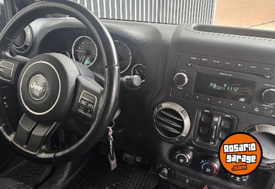 Camiones y Grúas - Jeep Wrangler Unlimited 42MIL km - En Venta