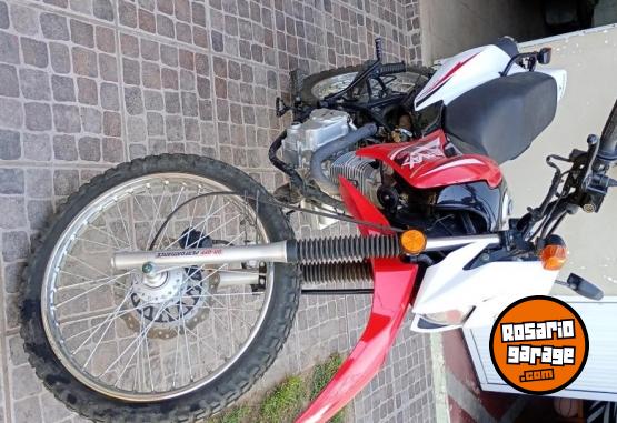 Motos - Corven Triax 150 2022 Nafta 1800Km - En Venta