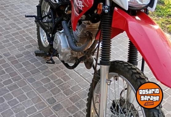 Motos - Corven Triax 150 2022 Nafta 1800Km - En Venta