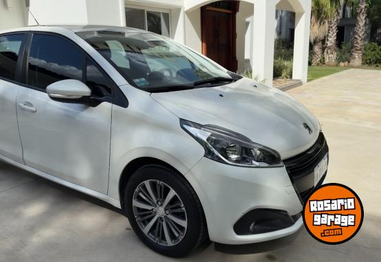 Autos - Peugeot 208 2020 Nafta 48500Km - En Venta