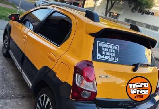 Autos - Toyota Etios cross 2014 Nafta 80000Km - En Venta