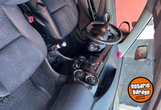 Autos - Toyota Etios cross 2014 Nafta 80000Km - En Venta