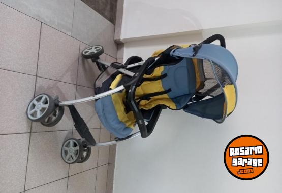 Artículos para bebé - Cochecito Chicco Simplicity Usado. Cobertor de lluvia y cubre pies. - En Venta