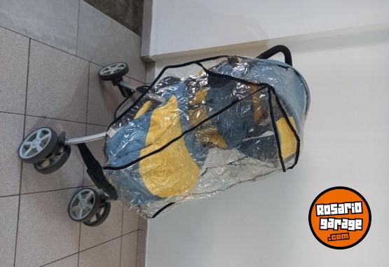 Artículos para bebé - Cochecito Chicco Simplicity Usado. Cobertor de lluvia y cubre pies. - En Venta