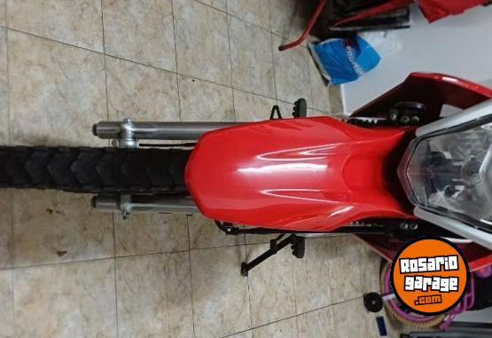 Motos - Corven Triax 150 R3 2023 Nafta 4650Km - En Venta