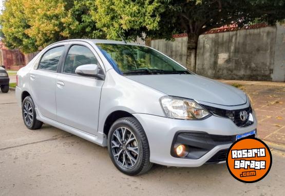 Autos - Toyota ETIOS PLATINUM 2017 Nafta 100000Km - En Venta