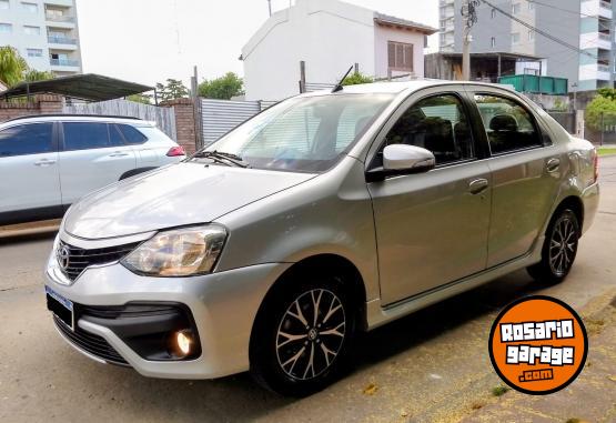 Autos - Toyota ETIOS PLATINUM 2017 Nafta 100000Km - En Venta