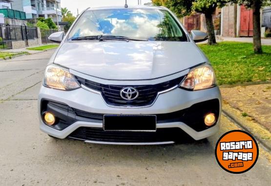 Autos - Toyota ETIOS PLATINUM 2017 Nafta 100000Km - En Venta