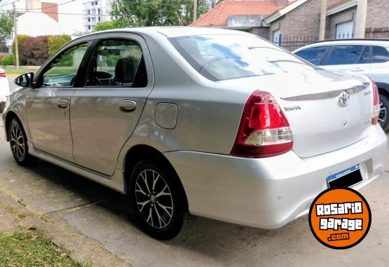 Autos - Toyota ETIOS PLATINUM 2017 Nafta 100000Km - En Venta