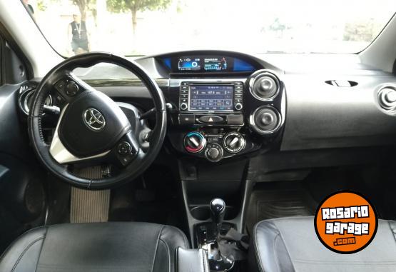 Autos - Toyota ETIOS PLATINUM 2017 Nafta 100000Km - En Venta