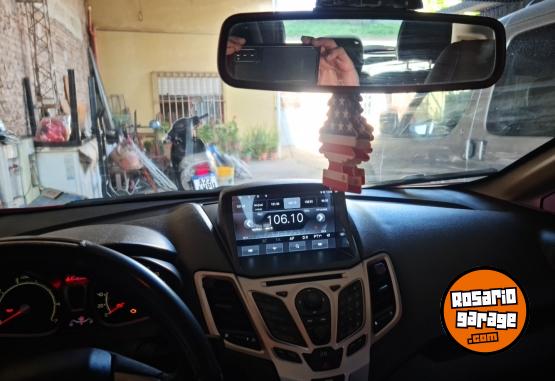 Autos - Ford Fiesta kinetig 2013 GNC 230000Km - En Venta
