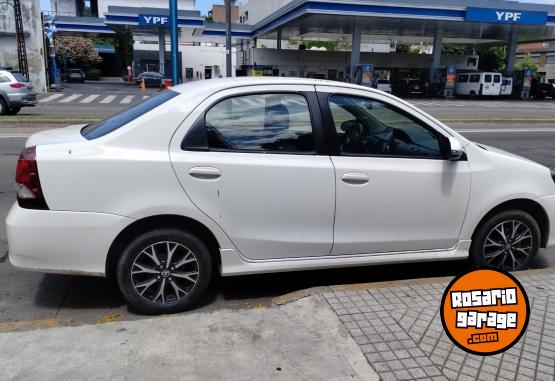 Autos - Toyota ETIOS XLS 2023 Nafta 60000Km - En Venta