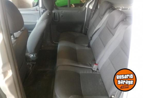 Utilitarios - Peugeot Partner 2017 Diesel 112000Km - En Venta