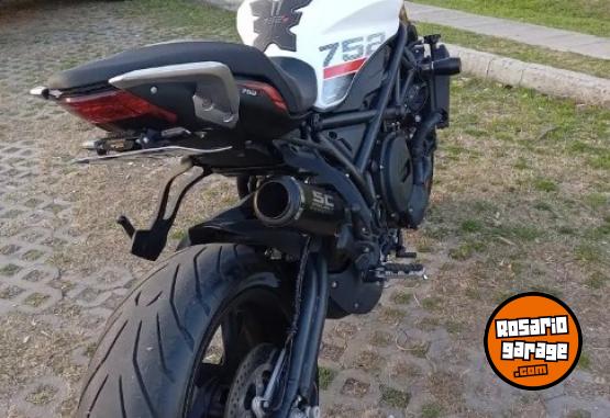 Motos - Benelli 752s 2023 Nafta 5400Km - En Venta